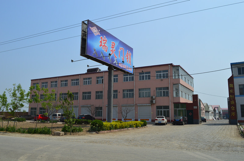 塑鋼配件——傳動(dòng)器，塑鋼執(zhí)手，塑鋼合頁，角部鉸鏈，復(fù)合膠條
